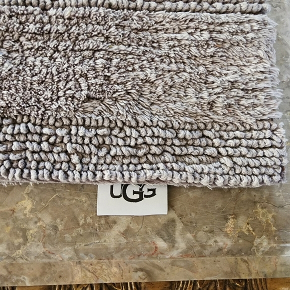 NWT UGG  Elise Bath Rug 21x34 Gray - Picture 3 of 7